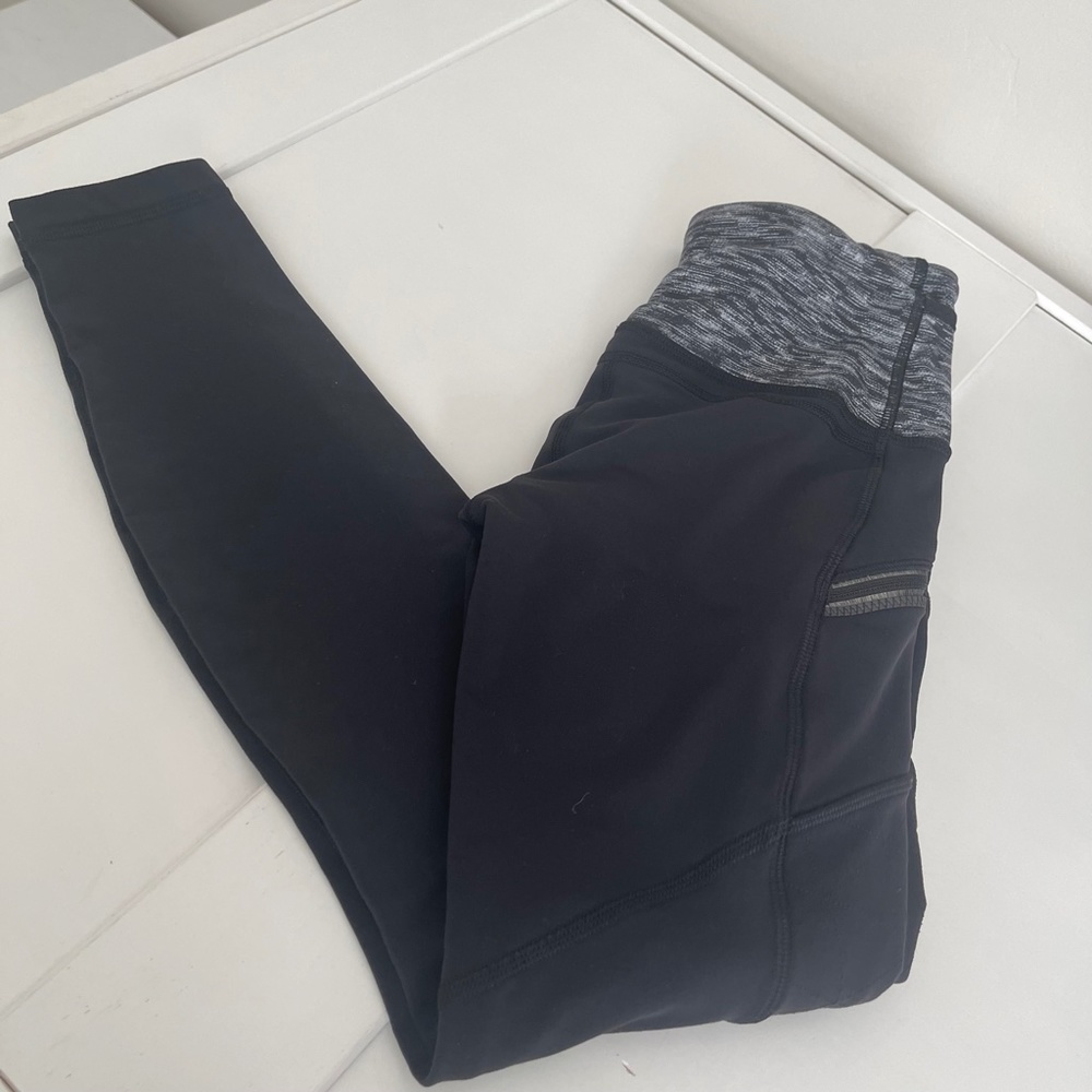 Lululemon Toasty Tech Tight II, Black/Dramatic Static White Black, size 4